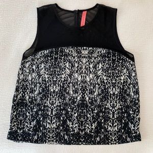 NWT Eight Sixty Black & White Sleeveless Top
